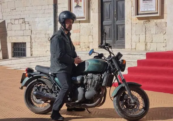 Ok ma che ca**o di moto ha il nuovo Don Matteo?