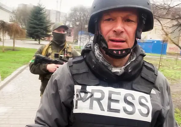 Biloslavo, appena tornato dall'Ucraina: &ldquo;Una guerra in cui tutti hanno le mani sporche di sangue e che pu&ograve; durare anni. Ho rischiato, ma solo sul campo si pu&ograve; distinguere la verit&agrave; dalla propaganda&rdquo;