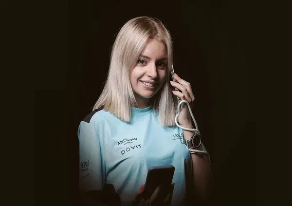 Intervista a Irene Aneas, a vent&rsquo;anni in MotoGP: Il 2015 di Rossi e Marquez che le ha cambiato la vita, i piloti di moto e l'anima del paddock