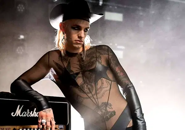 Achille Lauro, bocciato all'Eurovision, &egrave; ora che si trovi un lavoro. Solo l'Italia bigotta poteva dargli credito 