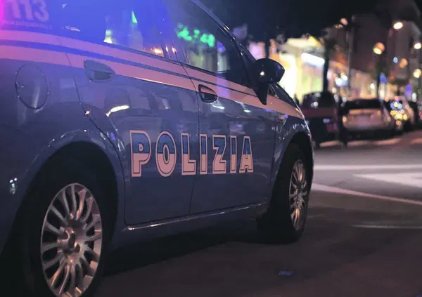 La folle notte di un prete ubriaco lungo le strade comasche: sperona auto e insulta la polizia 