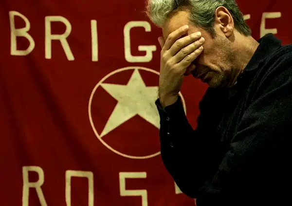 &ldquo;Esterno Notte&rdquo; di Marco Bellocchio &egrave; un dito medio alla Storia dell'Italia