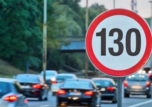 Meno emissioni e contrastare Putin? L'Ue vuole ridurre i limiti di velocit&agrave; in autostrada