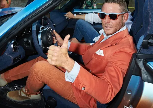 Lapo in campo per aiutare i bambini ucraini malati: all'asta oggetti di Leclerc, Sainz, Bastianini e tanti altri sportivi