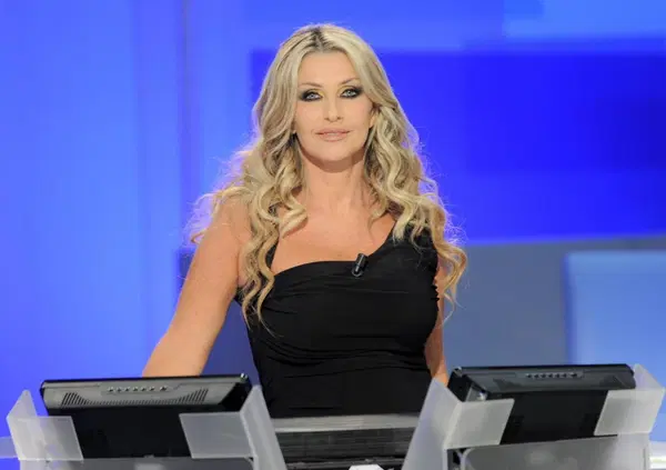 Paola Ferrari, milanese e milanista: &ldquo;&Egrave; lo scudetto dei giovani: fondamentale non perdere Leao". E punzecchia Conte: "10 a Pioli e un bel 9 anche a Inzaghi"