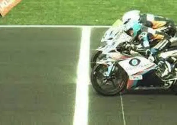 Moto3 in Inghilterra: l&rsquo;assurda gara con due vincitori