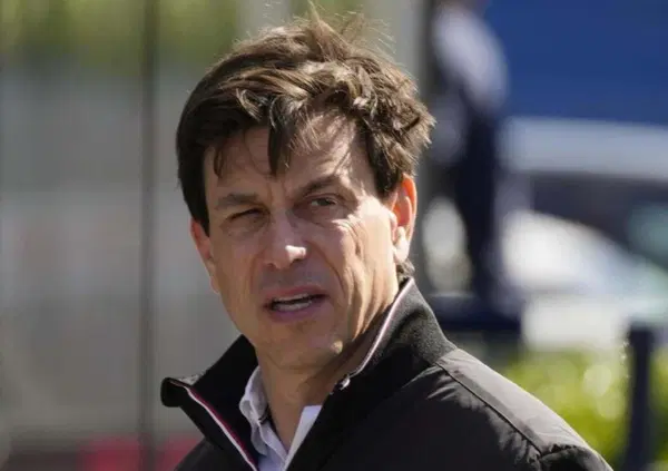 La reazione di Toto Wolff all'errore di Hamilton a Baku 