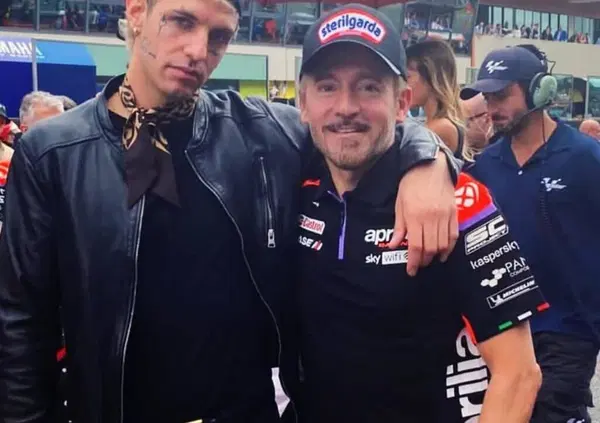 Achille Lauro in pista con Biaggi: far&agrave; l'ombrellino? Forse &egrave; questa la sua vocazione