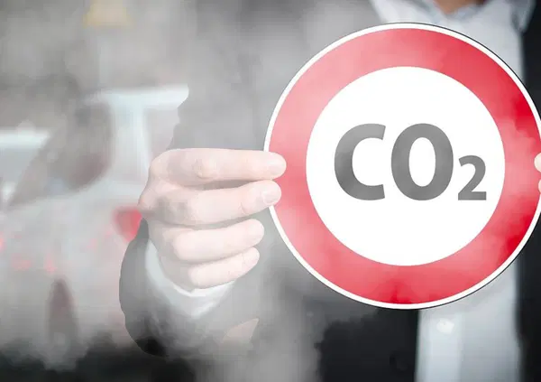 Stop a benzina e diesel nel 2035, il ministro Giorgetti contro l'Europa: &ldquo;Rischio eutanasia&rdquo;