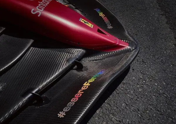 I messaggi omofobi sotto il post LGBTQ+ della Ferrari su Instagram 