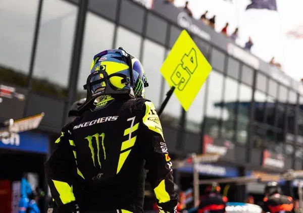 Valentino Rossi, disastro a Zandvoort tra testacoda, penalit&agrave; e bandiere rosse. E ora c'&egrave; la prova definitiva