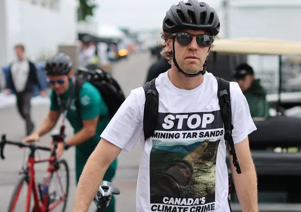 Ministro canadese contro Vettel: "&Egrave; un ipocrita, indossa il casco anti-estrazioni ma intanto..."