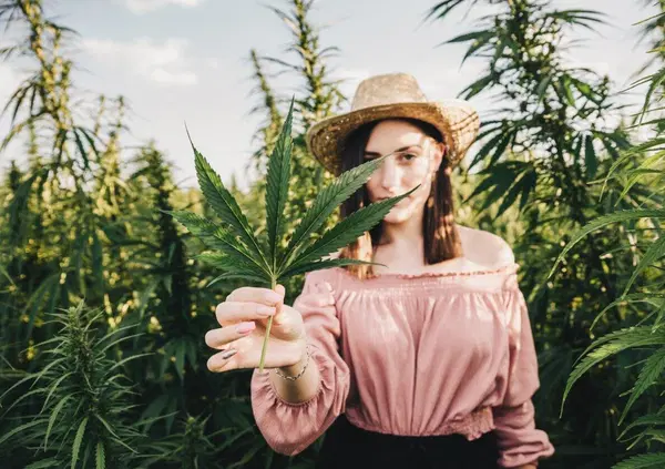 Cannabis, Iacopo Melio: &ldquo;Legalizzare e informare, questo &egrave; il futuro&rdquo;. Anche per la cocaina? &ldquo;Non sono d&rsquo;accordo con Saviano&rdquo;