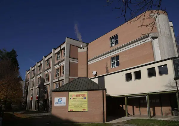 Maranello, Ferrari e i problemi che non finiscono mai: cos'&egrave; successo alla scuola costretta a rimandare la maturit&agrave;