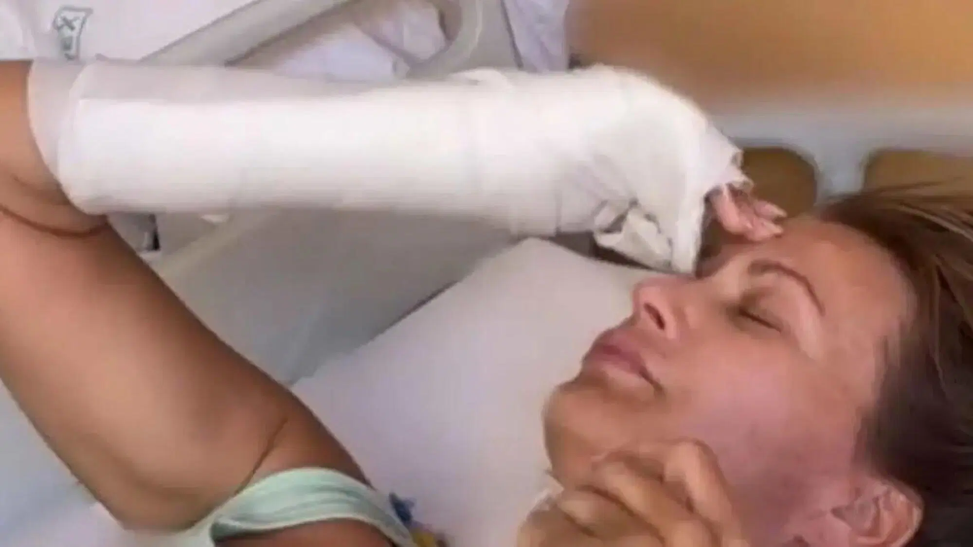 20220629 111326567 3272Eva Henger durante la convalescenza in ospedale