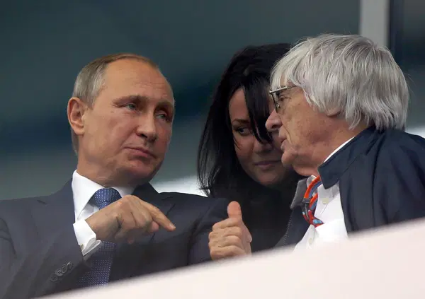 Ecclestone difende Putin: &ldquo;Mi prenderei comunque una pallottola per lui&rdquo;