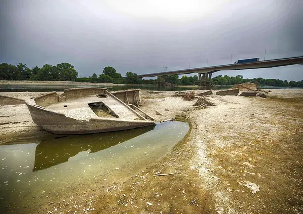 Spuntano i negazionisti della siccit&agrave;: tutto quello che c'&egrave; da sapere sui complottisti del momento. E l&rsquo;hashtag #rubinettiaperti fa tendenza...  