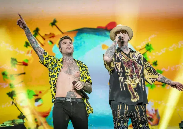 Love Mi flop? Per Fedez poche donazioni (e un po' di omofobia)