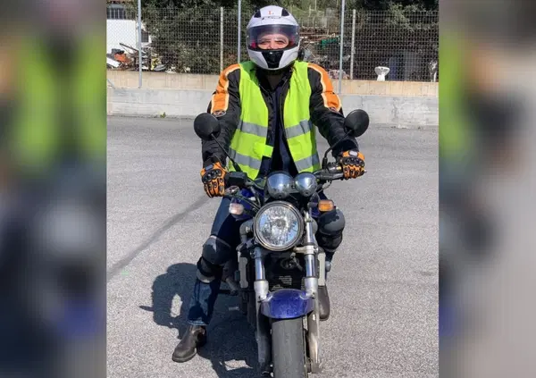 Roberto Saviano: "Guidare una moto &egrave; sempre stato il mio sogno&rdquo;. Ok, ora per&ograve; lavoraci un pochino