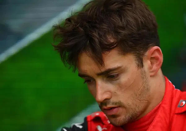 A Leclerc adesso non basta essere il migliore, il mondo del motorsport gli grida in coro: "Devi farti sentire"