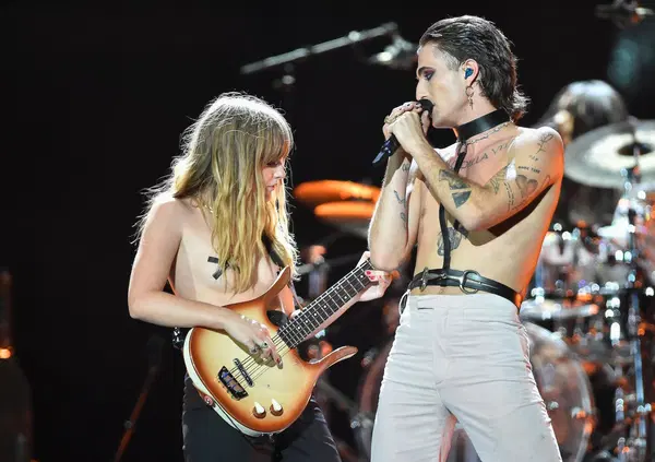 Giorgia Soleri ha il Covid e manda nel panico i fan dei M&aring;neskin: il concerto al Circo Massimo &egrave; a rischio? 