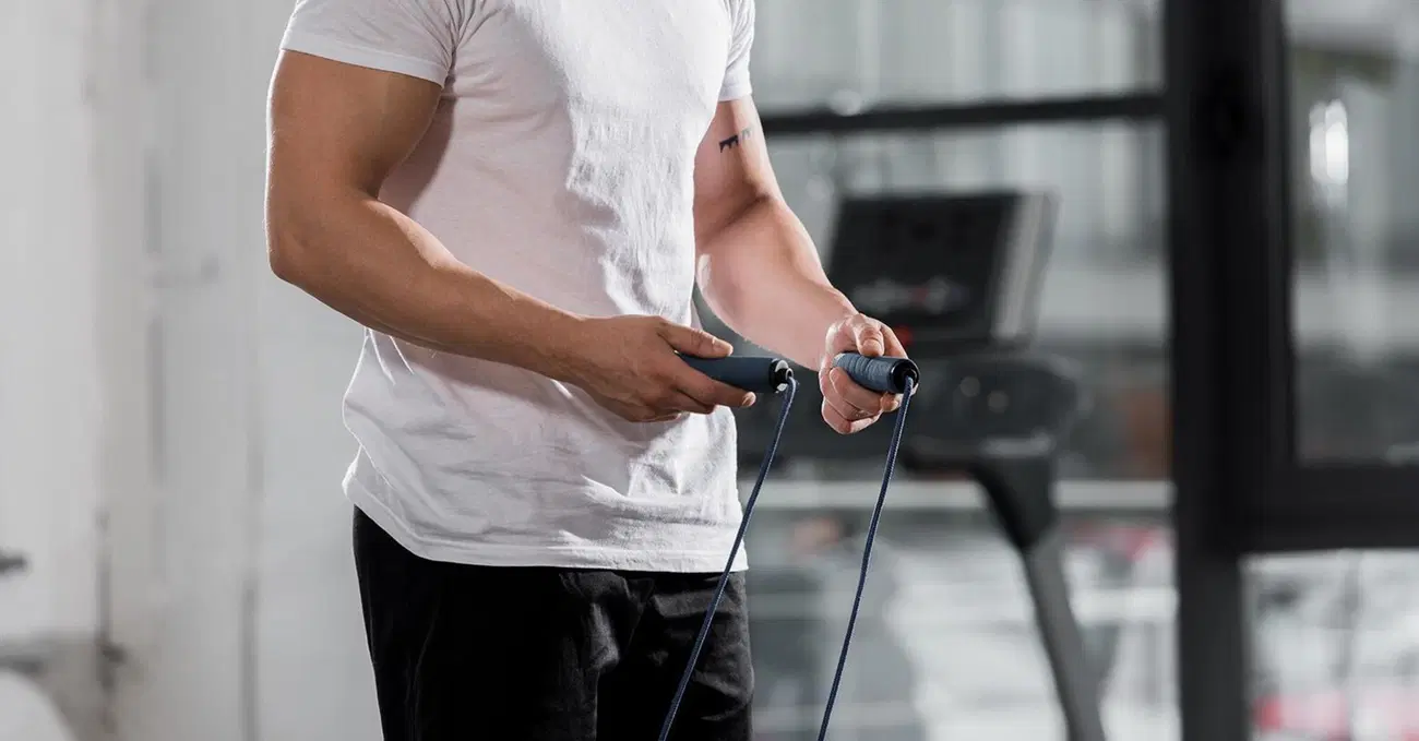 L&rsquo;allenamento cardio perfetto da fare in casa: la guida definitiva di MOW