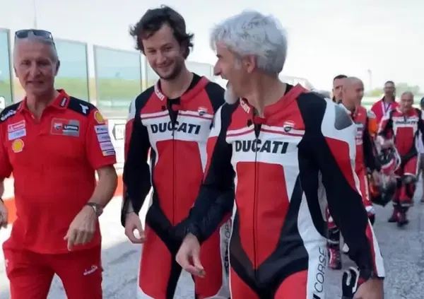 Gigi Dall'Igna e Massimo Rivola: &eacute; sfida anche tra i cordoli. Grandi capi in ginocchio... a terra!