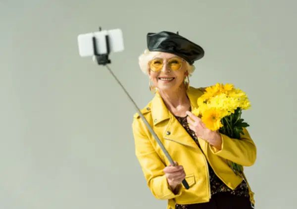 Instagram, intrappolato nella legge dell'imitazione, &egrave; ormai un social da boomer 