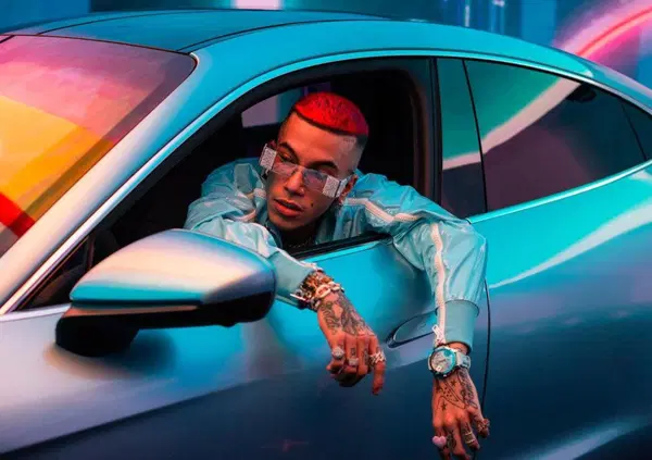 La morte del ragazzo a 300 km/h inguaia Sfera Ebbasta. Il suo appello a "non bere" fa arrabbiare i familiari. E interviene anche Facchinetti... [VIDEO]