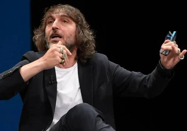 A Cruciani rubano lo scooter, ma la multa presa dal ladro la deve pagare lui: "Ma che senso ha?" 