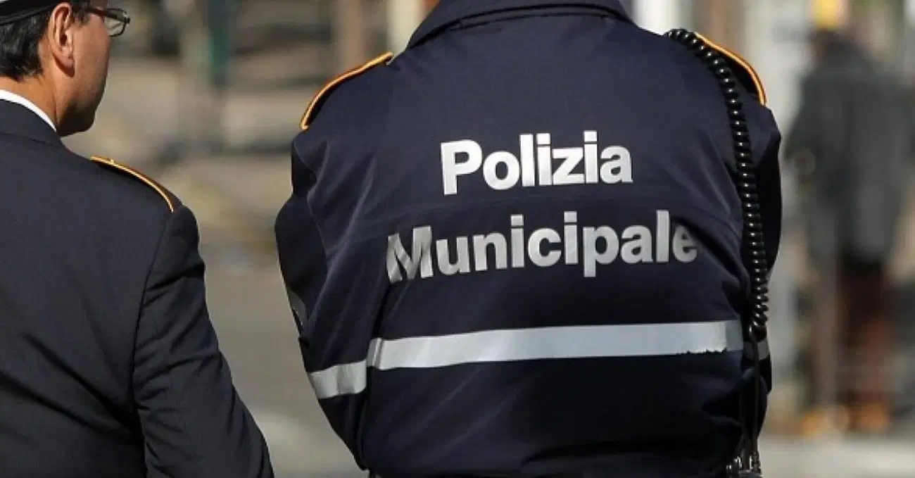 Fregato dal materasso sull'auto, ma la serie di infrazioni &egrave; impressionante: multa da 116 mila euro 