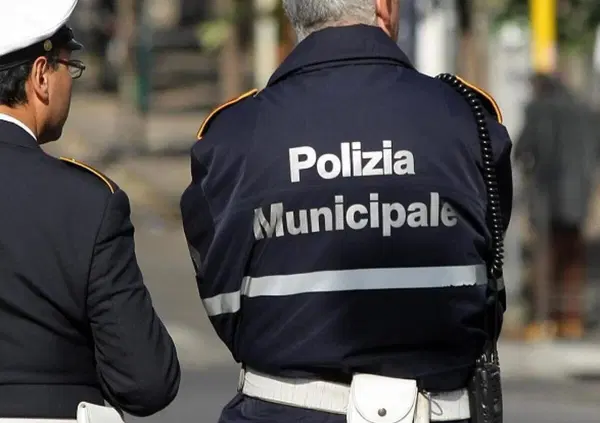 Fregato dal materasso sull'auto, ma la serie di infrazioni &egrave; impressionante: multa da 116 mila euro 