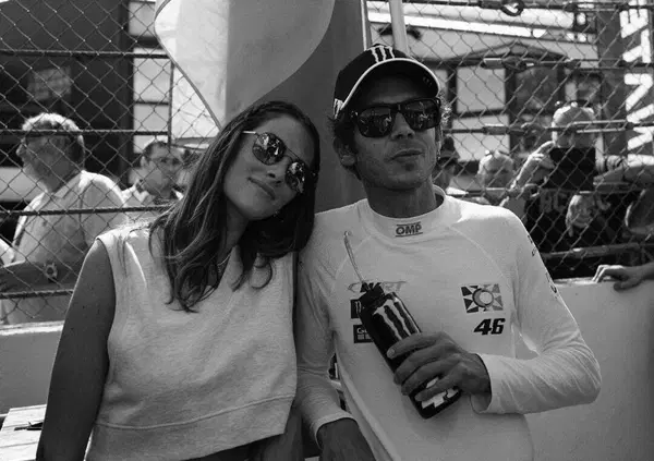 [VIDEO] Valentino Rossi alla 24 Ore di Spa ci fa sentire tutti un po' suocere