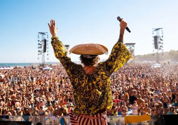 Jova Beach Party, Guia Soncini risponde feroce a MOW: la supercazzola dell'estate