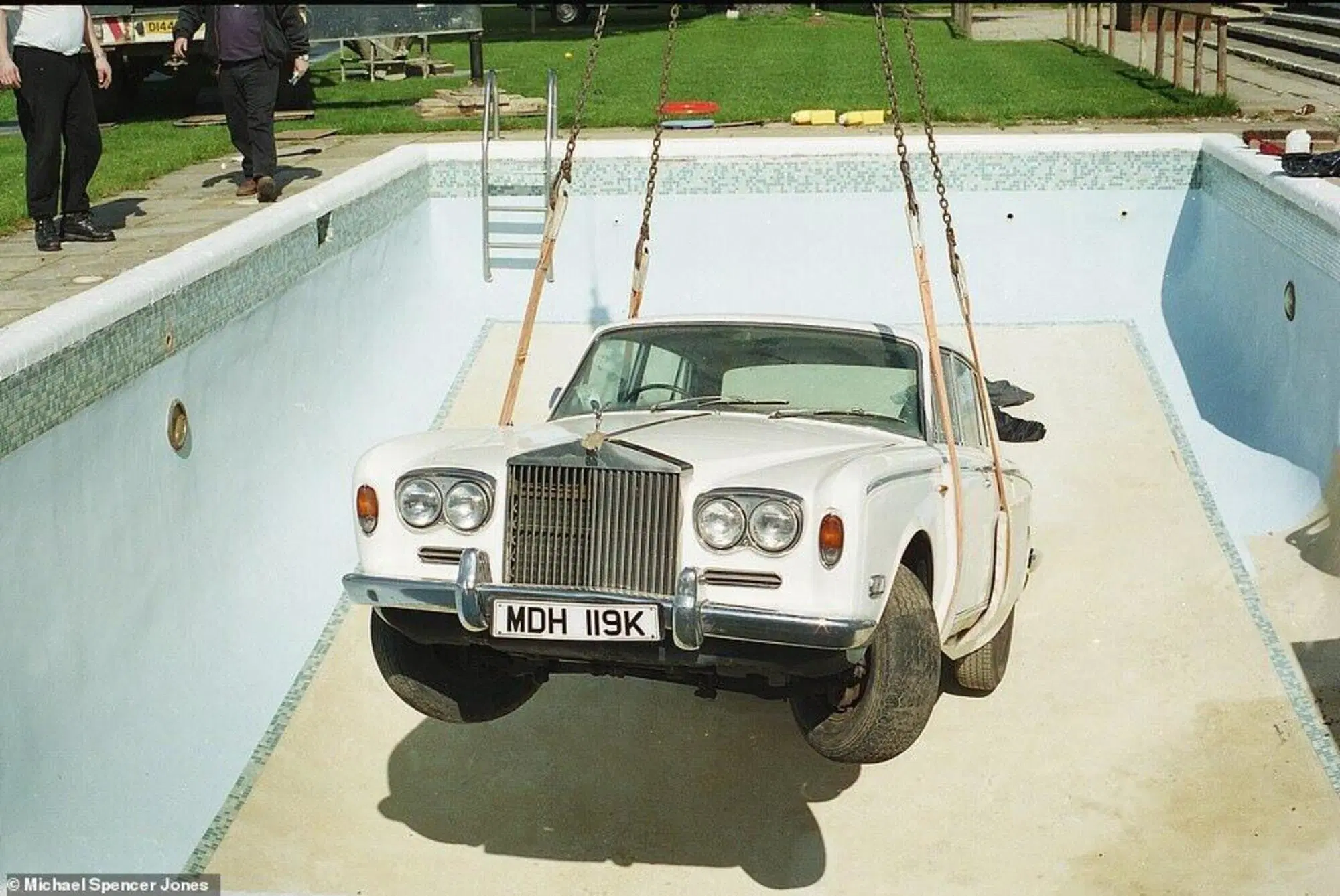 20220819 131615083 3561La Rolls Royce nella piscina di Stocks House 