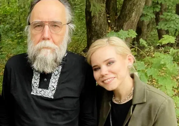 Bomba sotto l&rsquo;auto dell&rsquo;ideologo di Putin, Dugin: morta la figlia e lui&hellip; [VIDEO E FOTO]