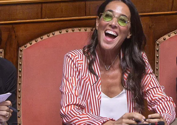 "Il rigassificatore estrae gas". La gaffe della senatrice Licia Ronzulli che non sa di cosa parla