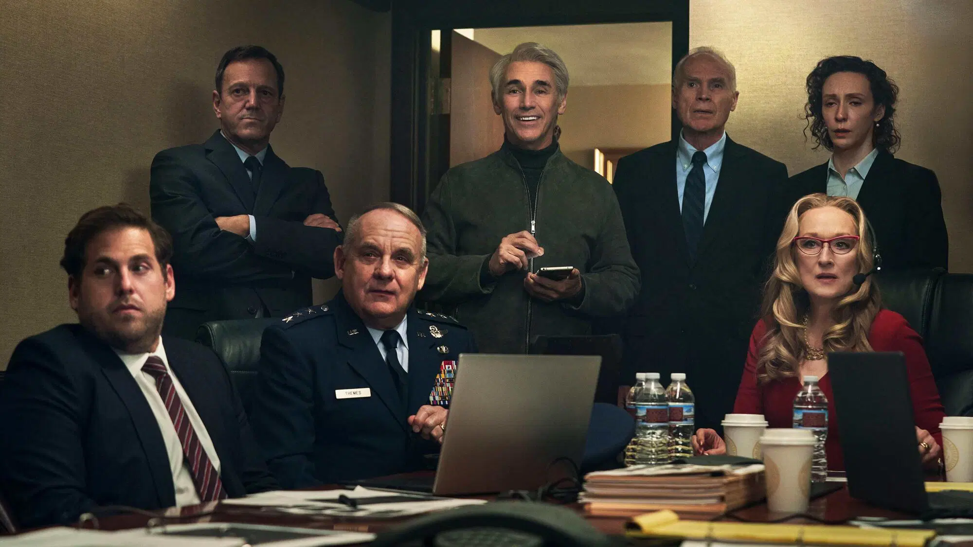 20220827 010643908 2508Una scena di Don't look up. Al centro il magnate Peter Isherweel che cercava nella cometa le terre rare