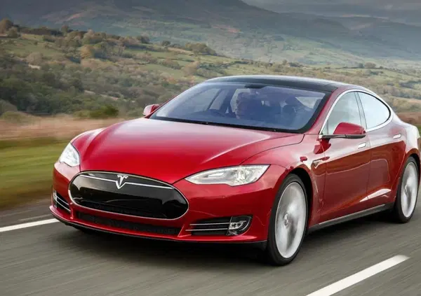 Abbandonare l'auto pu&ograve; darci la felicit&agrave;? Secondo uno studio s&igrave;, ma...