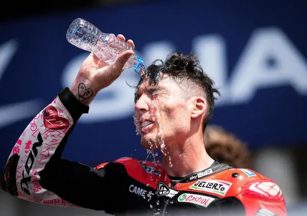 Il Sic, Vale, Dovi e pure un po' Marquez... Ne &egrave; rimasto solo uno e se li mette in sella tutti