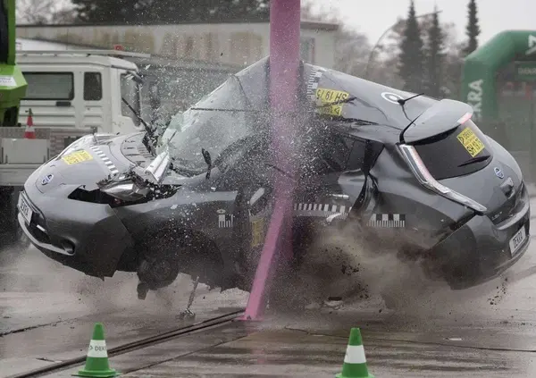 Hai o pensi di comprare un'auto elettrica? Preparati a fare un incidente