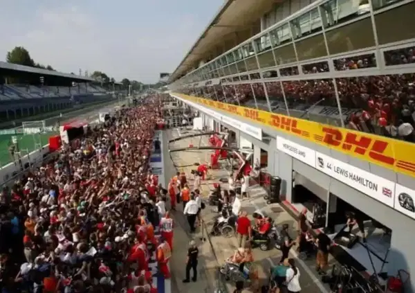 Inglesi contro Monza: musica a tutto volume mentre si piange la Regina Elisabetta