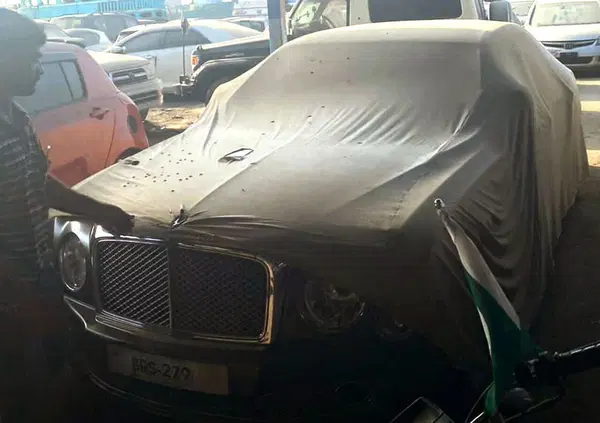 Bentley ritrovata a 8 mila km di distanza da dov'era stata rubata. Un mistero (anche) diplomatico
