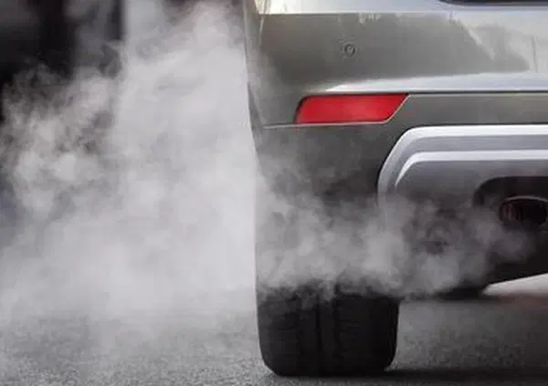 Associazioni ambientaliste contro il bonus auto: stop agli incentivi per l'acquisto di motori a combustione