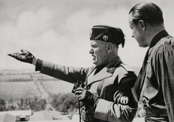 100 anni dalla Marcia su Roma, chi non ha ancora scritto un libro sul Ventennio? E ormai sostituiscono le bottiglie col faccione del Duce