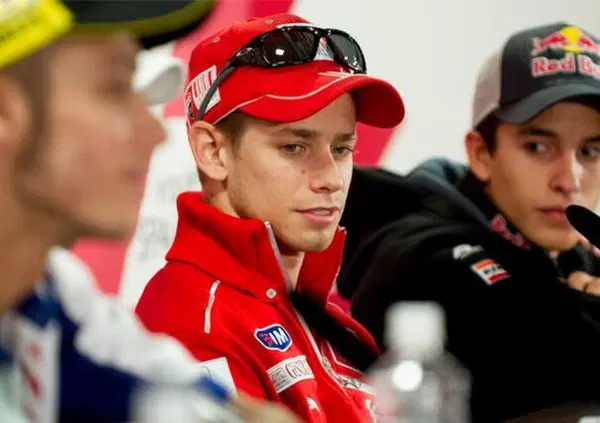 Casey Stoner di traverso: &ldquo;Marc Marquez deve cambiare! E Ducati ha fallito (inseguendo l&rsquo;elettronica)"