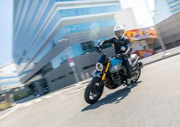 Moto Morini SEIEMMEZZO: (ri)innamorarsi della citt&agrave;