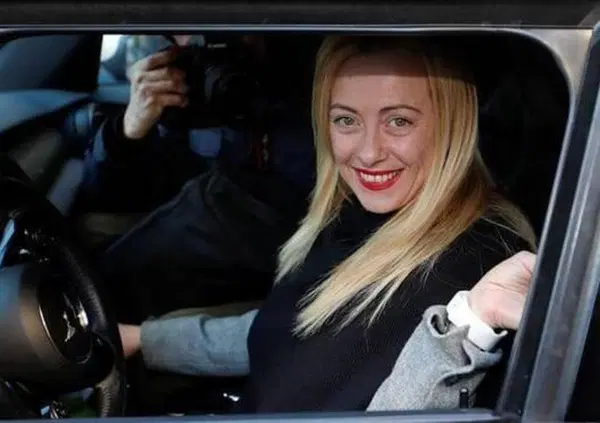 Giorgia Meloni e le auto che la fanno sentire "libera". Nessuna &egrave; italiana