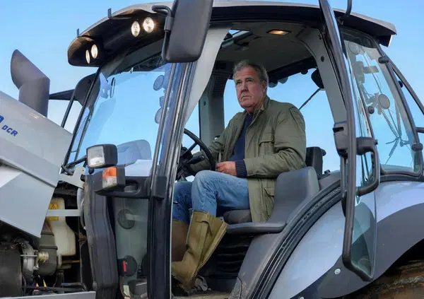 Le autorit&agrave; gelano Clarkson: deve chiudere ristorante e bar della sua fattoria, ma lui non ci sta e&hellip;