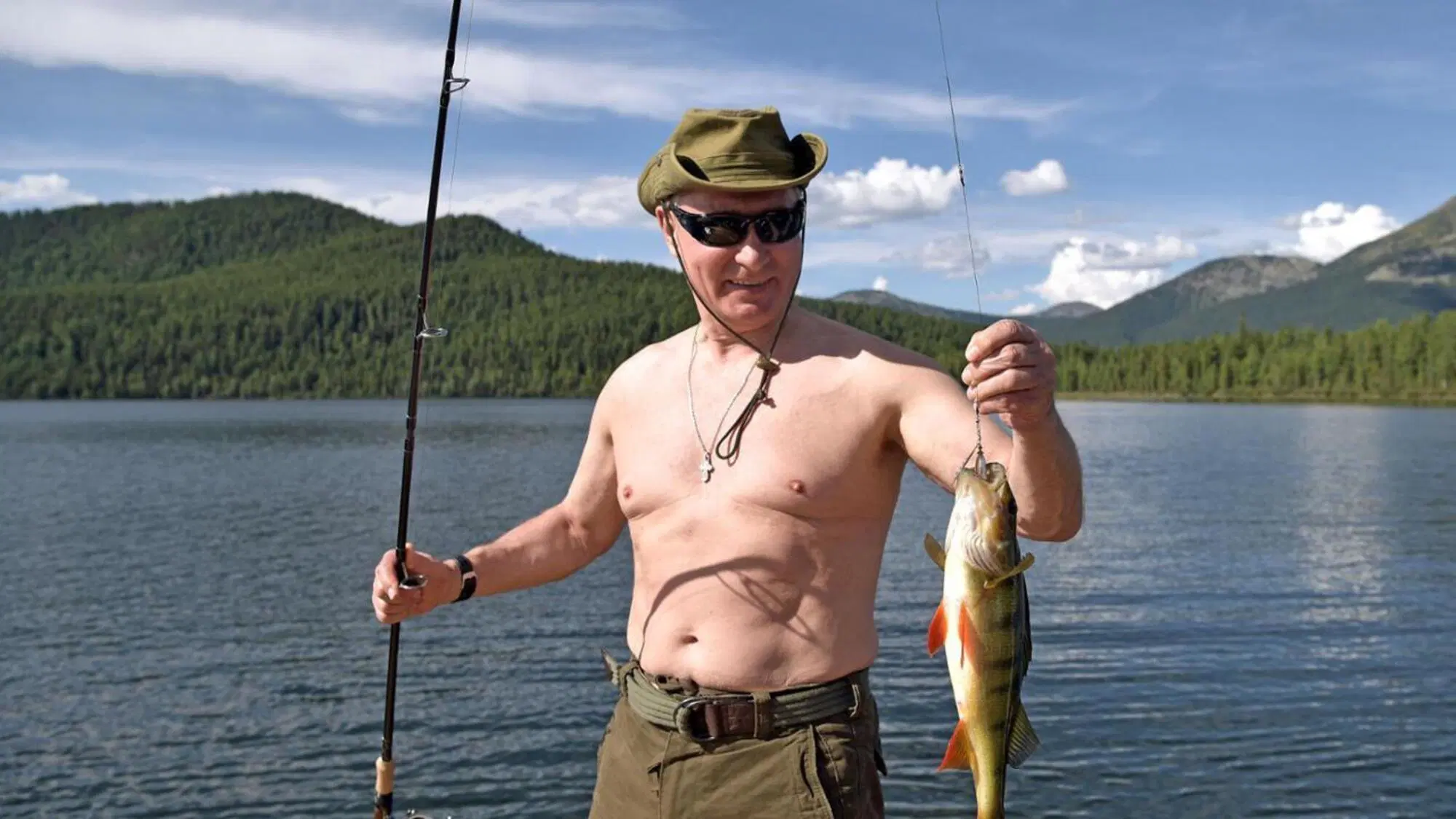 20221010 101535720 8351Vladimir Putin a pesca